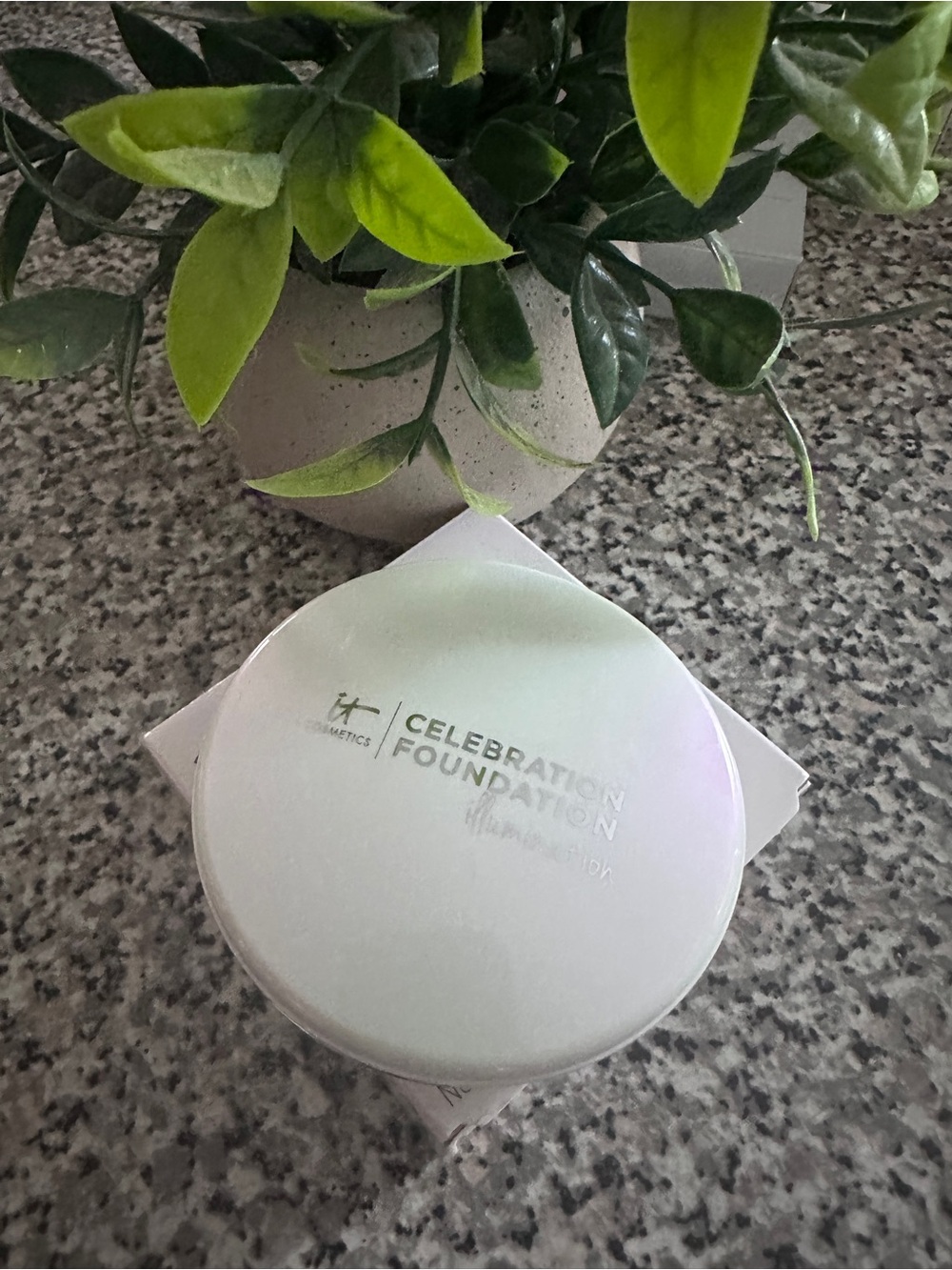 it cosmetics Celebration Foundation - Iridescent White Pearl Compact {NIB}